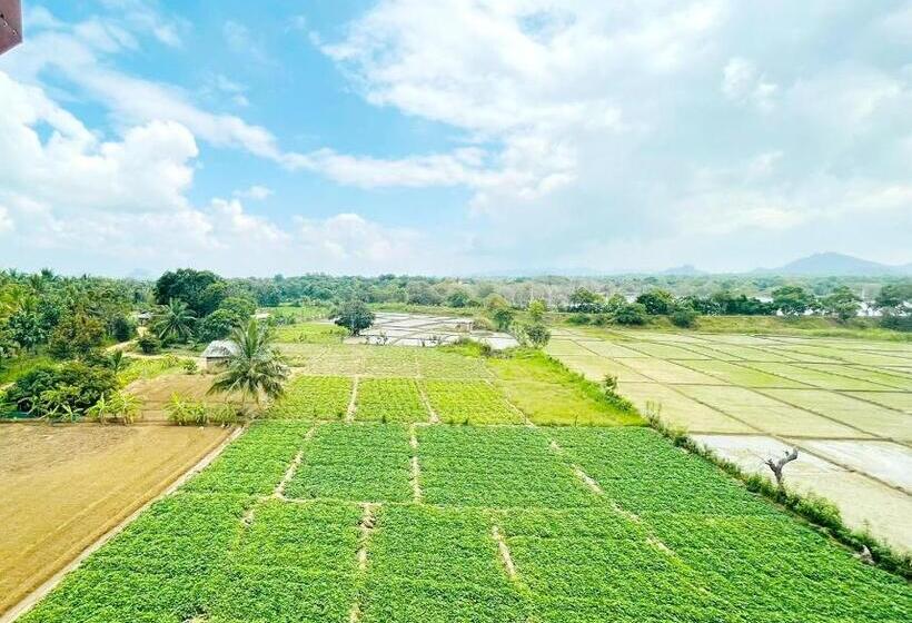 Wild Fortress Hotel Sigiriya