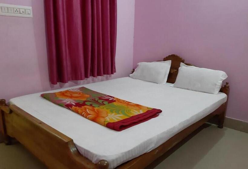 Отель Goroomgo Star Lodge Near Jagannath Temple Puri