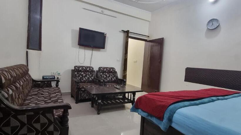 בית מלון כפרי Mahadev Apartments By Around Stays
