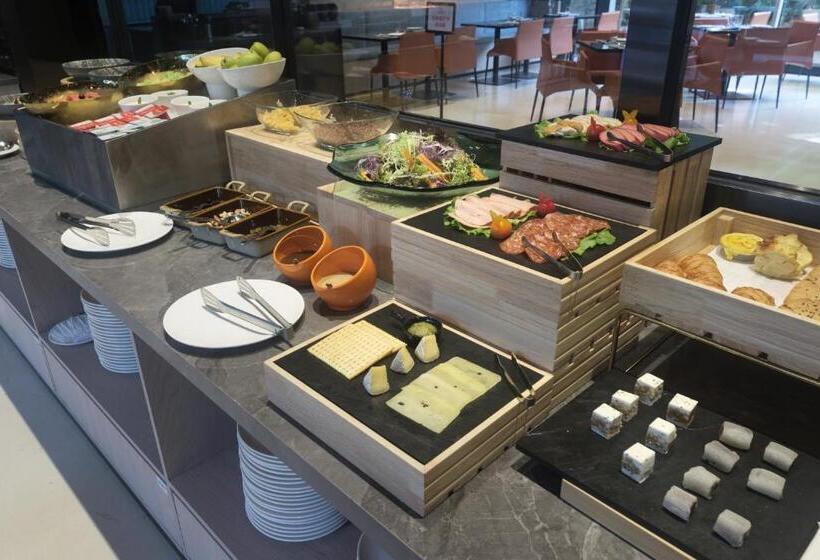 Shanghai T Plus Hotel Residence