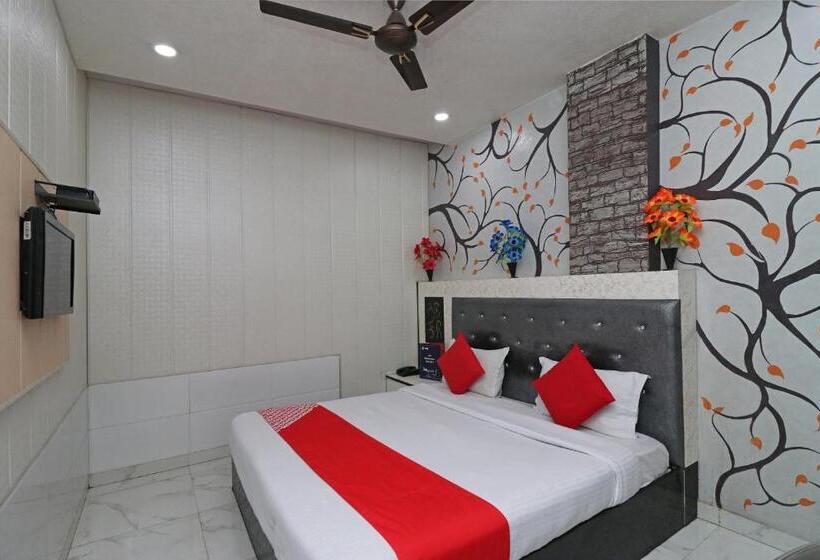 Super Oyo Hotel Myraa