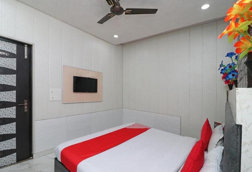 Super Oyo Hotel Myraa