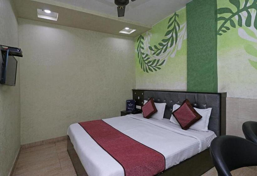 Super Oyo Hotel Myraa