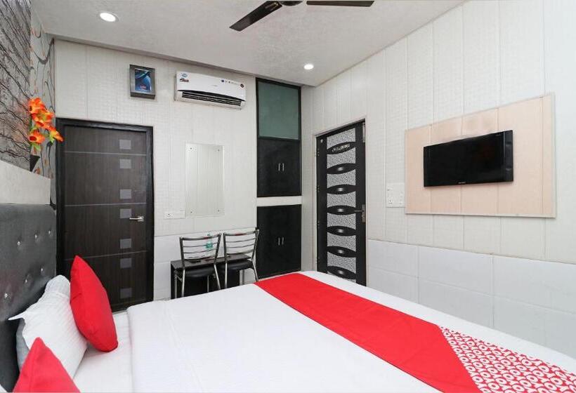 Super Oyo Hotel Myraa