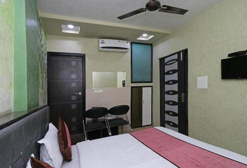 Super Oyo Hotel Myraa