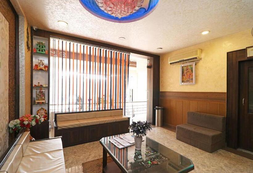 Super Oyo Hotel Myraa