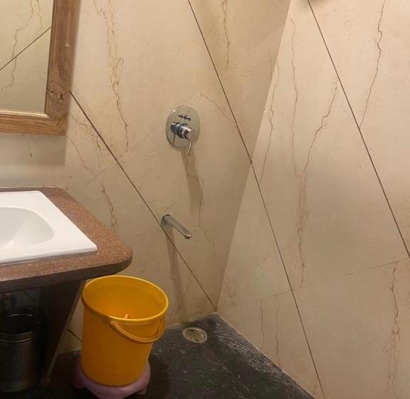 Golden Sandstone Hotel Safaris