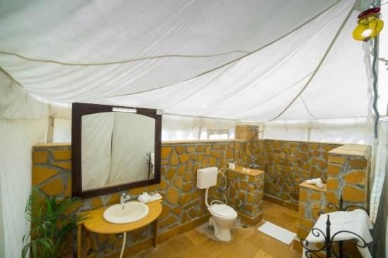 Golden Sandstone Hotel Safaris