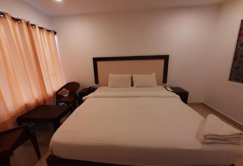 Hotel Beachwalk Retreat   Within 100 Metres From Morjim Beach