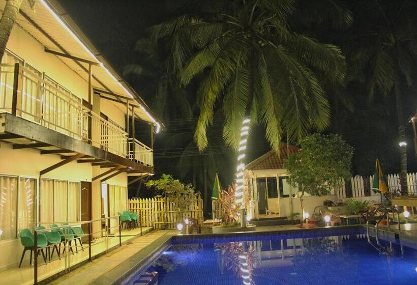 Hotel Beachwalk Retreat   Within 100 Metres From Morjim Beach