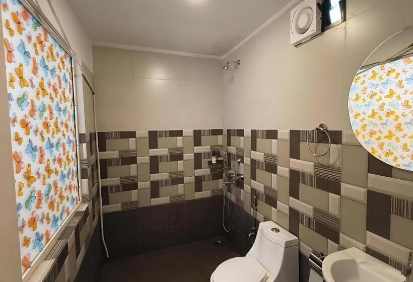 Hotel Beachwalk Retreat   Within 100 Metres From Morjim Beach