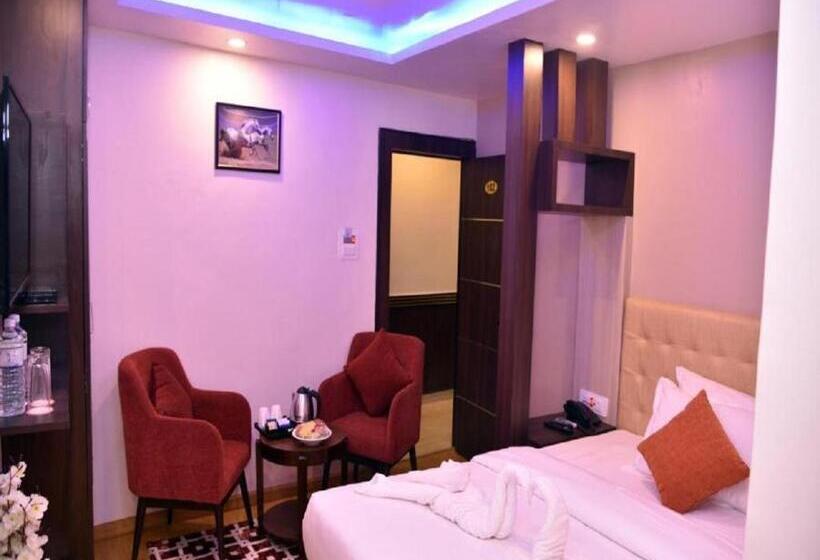 בית מלון כפרי Teo Grand Near Delhi Airport