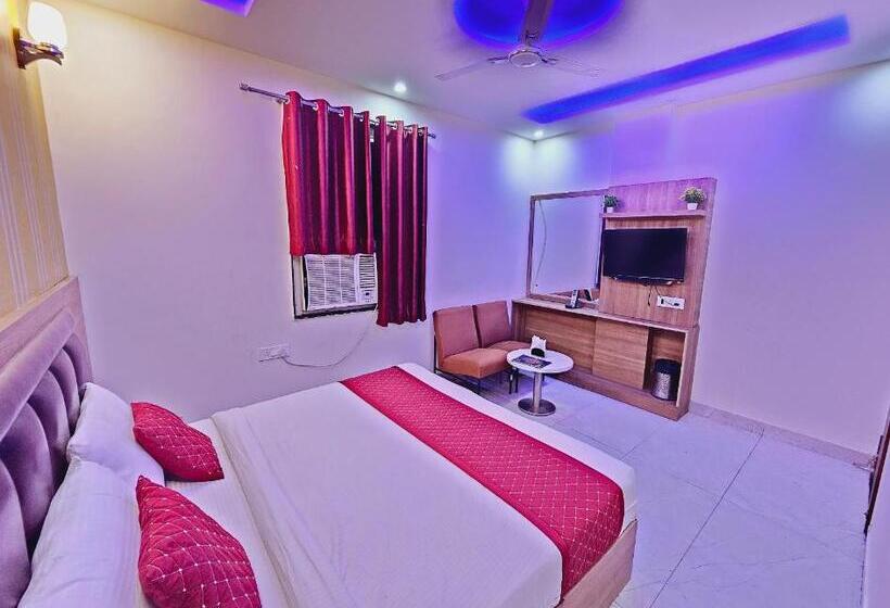 בית מלון כפרי Teo Grand Near Delhi Airport