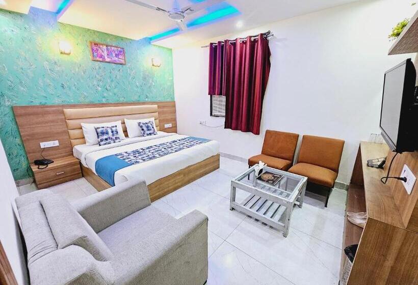 בית מלון כפרי Teo Grand Near Delhi Airport