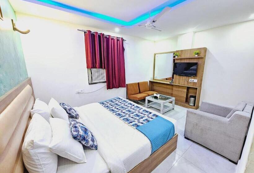 בית מלון כפרי Teo Grand Near Delhi Airport