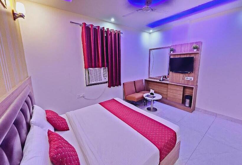 בית מלון כפרי Teo Grand Near Delhi Airport