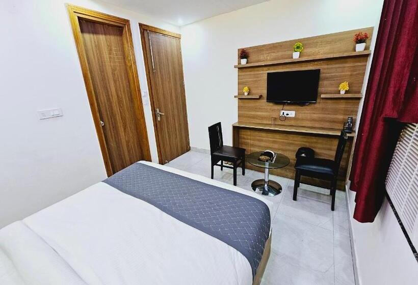 בית מלון כפרי Teo Grand Near Delhi Airport