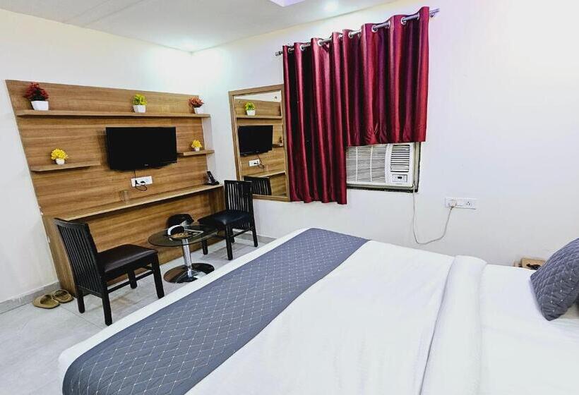 בית מלון כפרי Teo Grand Near Delhi Airport