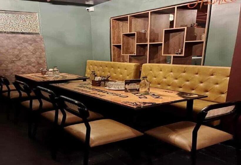 בית מלון כפרי Teo Grand Near Delhi Airport