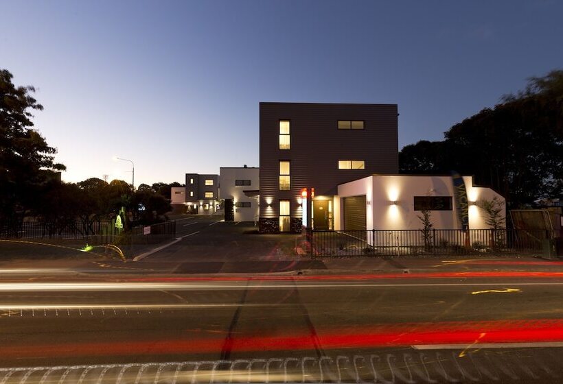 239 On Lincoln Motel