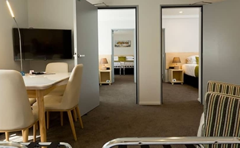 239 On Lincoln Motel