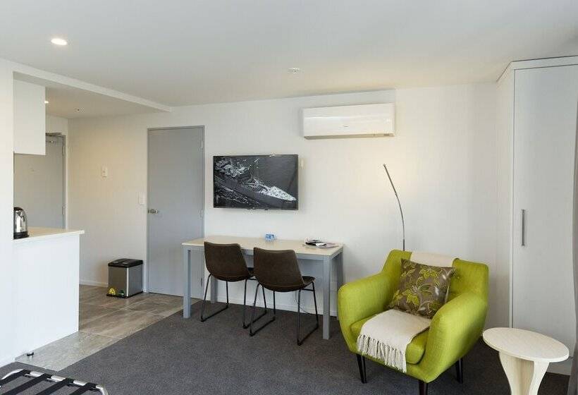 239 On Lincoln Motel