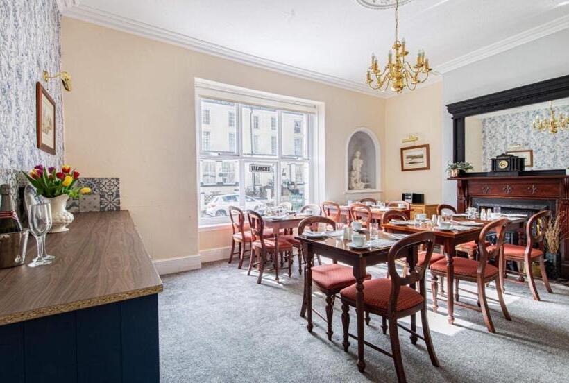 مبيت وإفطار The Capri Guesthouse