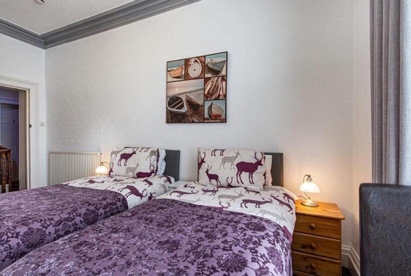 مبيت وإفطار The Capri Guesthouse