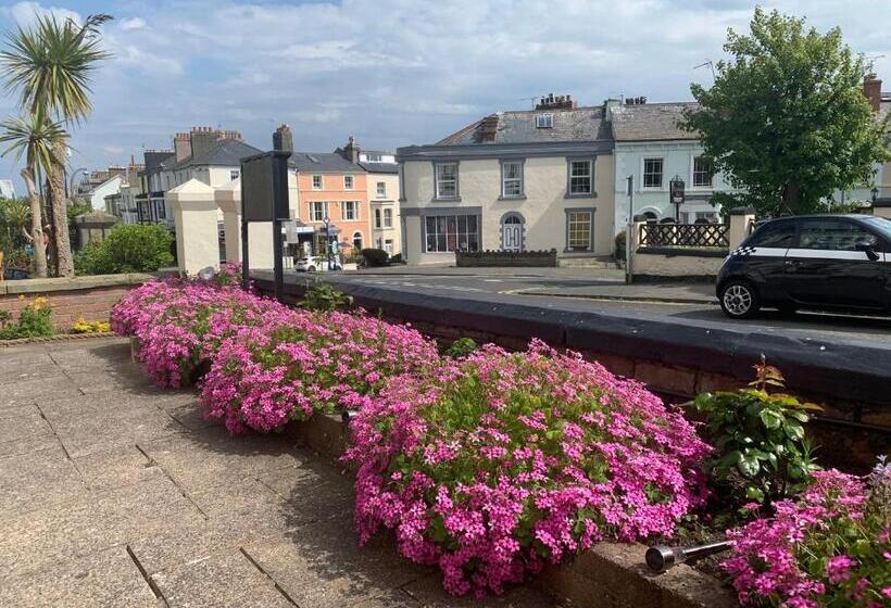 مبيت وإفطار The Capri Guesthouse