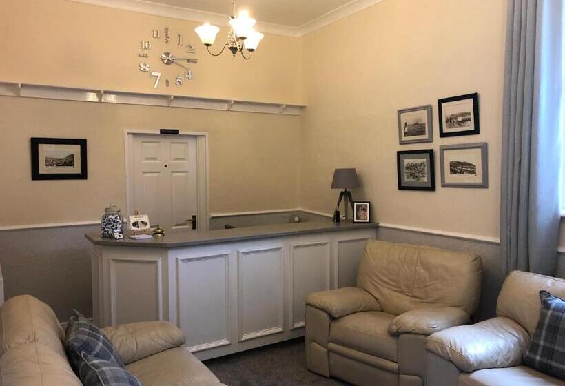 مبيت وإفطار The Capri Guesthouse