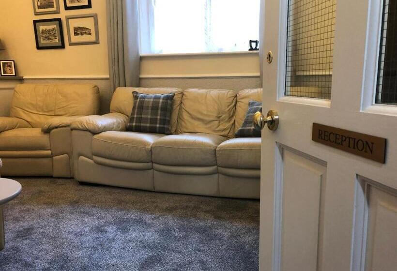 مبيت وإفطار The Capri Guesthouse