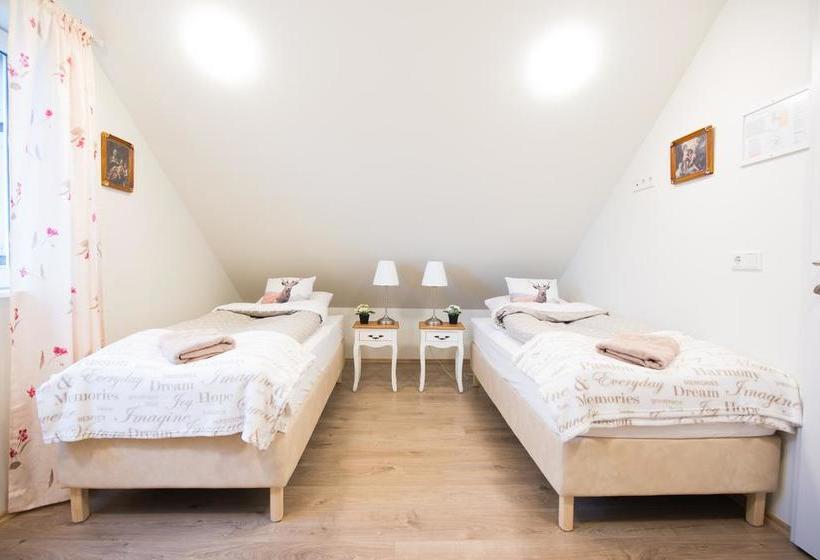 تختخواب و صبحانه Guesthouse Grund