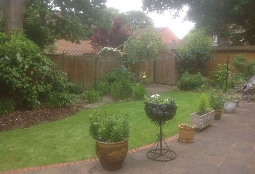 Bed and Breakfast Oak Tree House