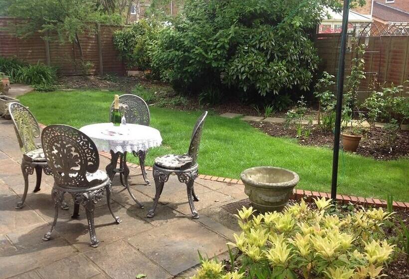 Bed and Breakfast Oak Tree House