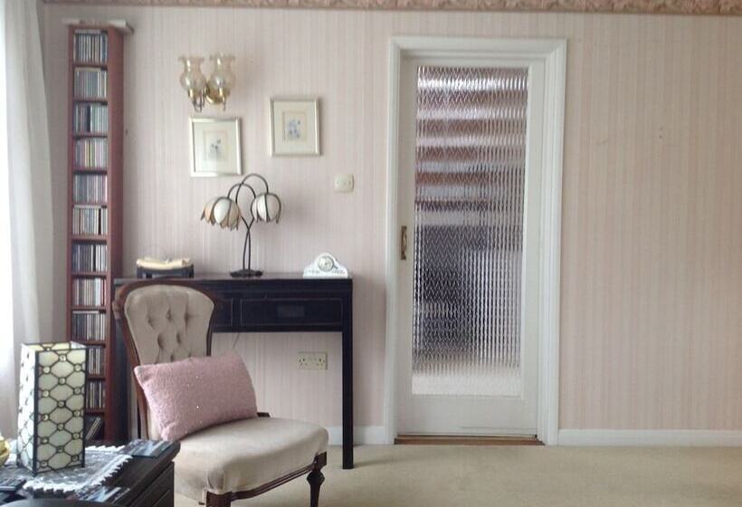 Bed and Breakfast Oak Tree House