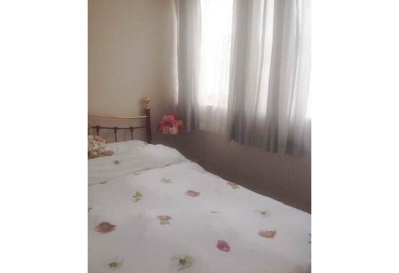 Bed and Breakfast Oak Tree House