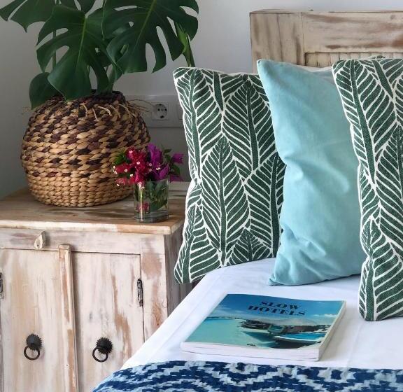 تختخواب و صبحانه One Thousand Waves