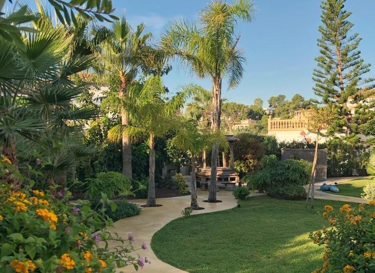 تختخواب و صبحانه One Thousand Waves