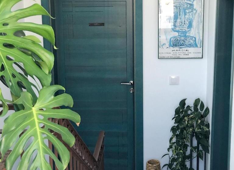 تختخواب و صبحانه One Thousand Waves