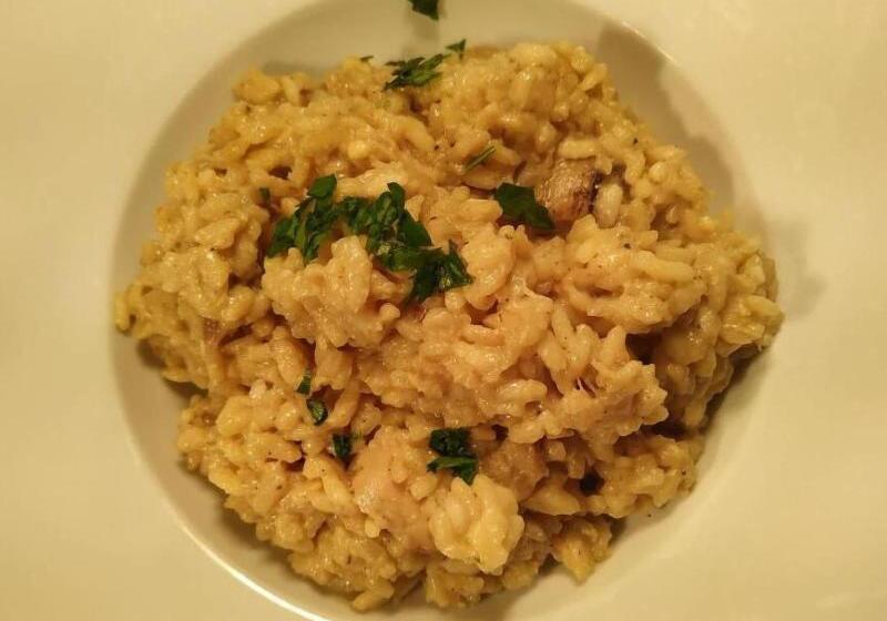 Отель Alonso De Monroy