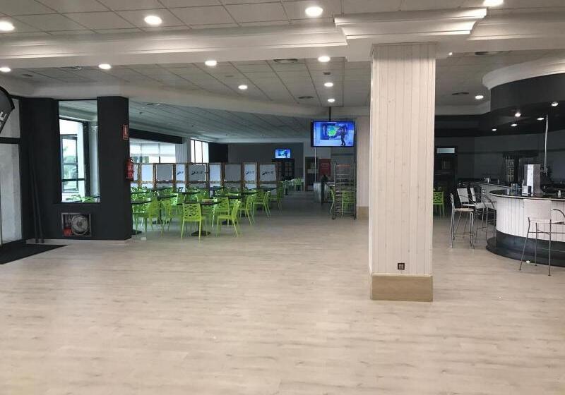 Отель Alonso De Monroy