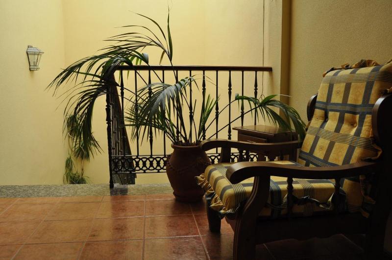 Отель Alonso De Monroy