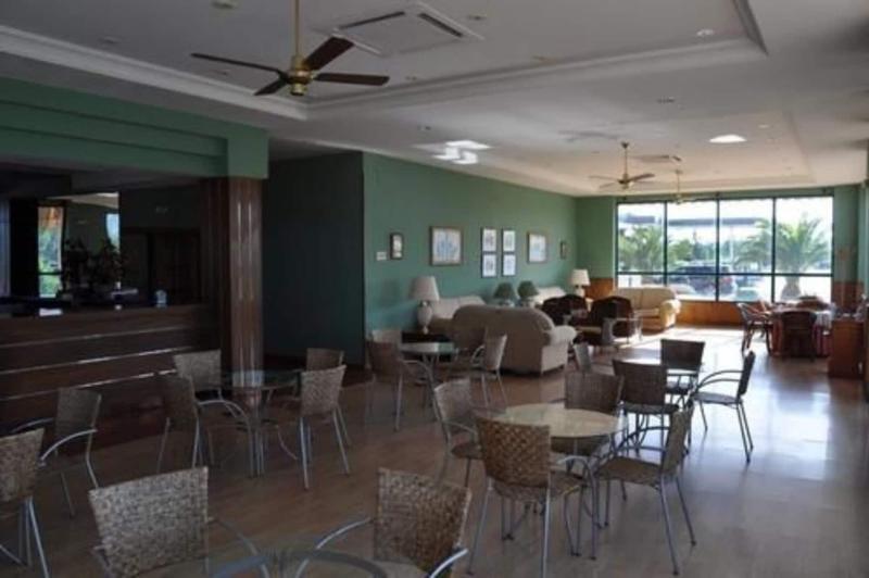 Отель Alonso De Monroy