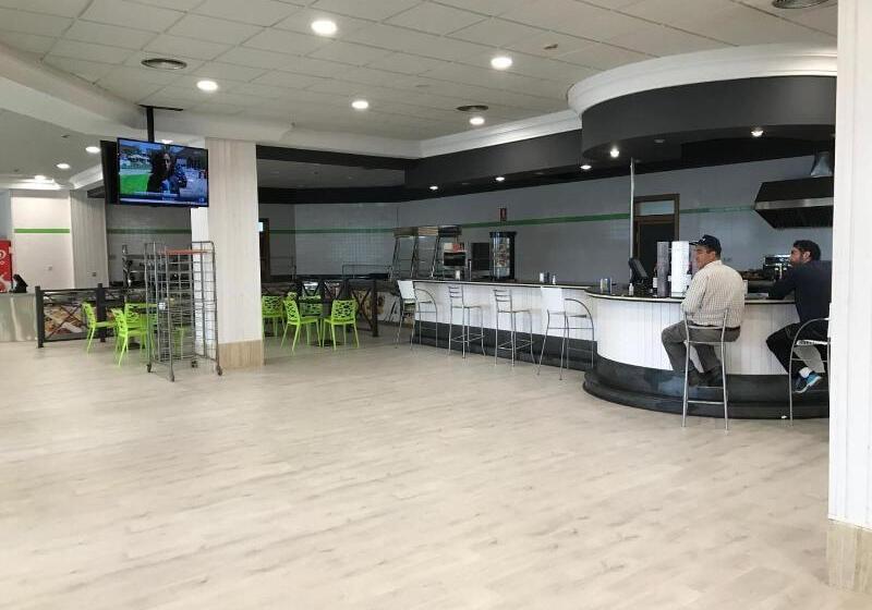 Отель Alonso De Monroy