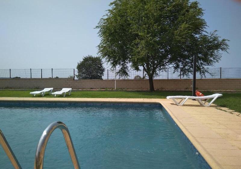 Отель Alonso De Monroy