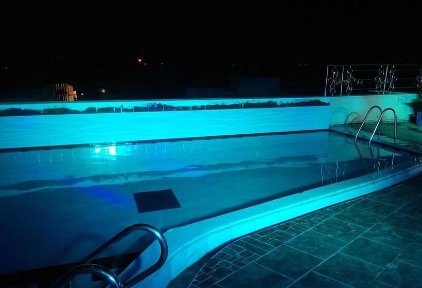 ホテル Mahabir Galaxy