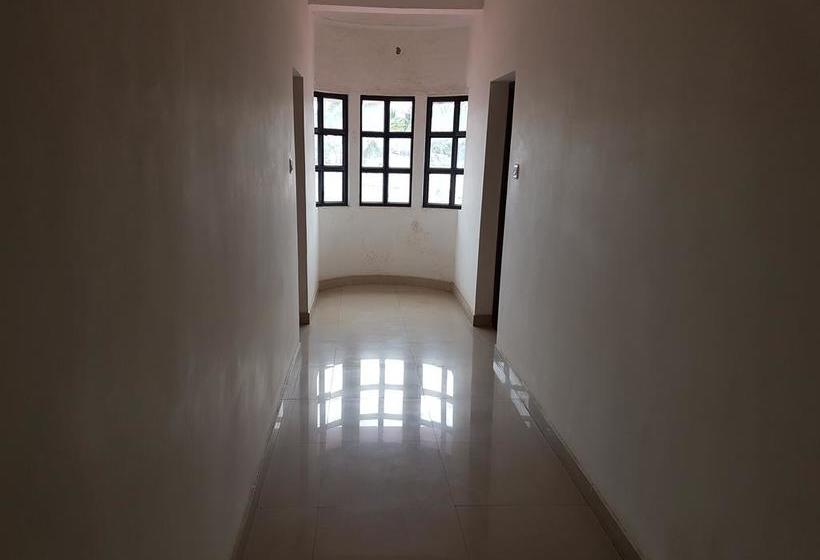 בית מלון כפרי Pallava Rajadhani