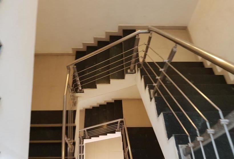 בית מלון כפרי Pallava Rajadhani