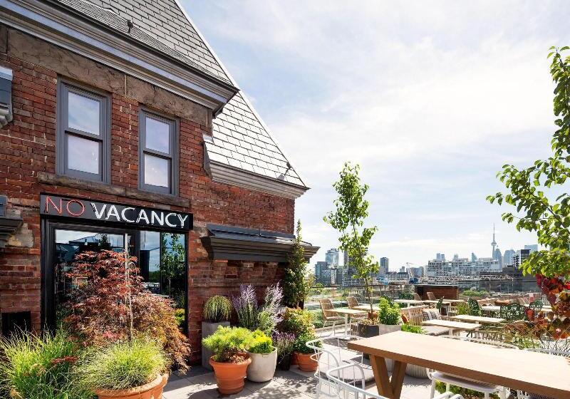 هتل The Broadview