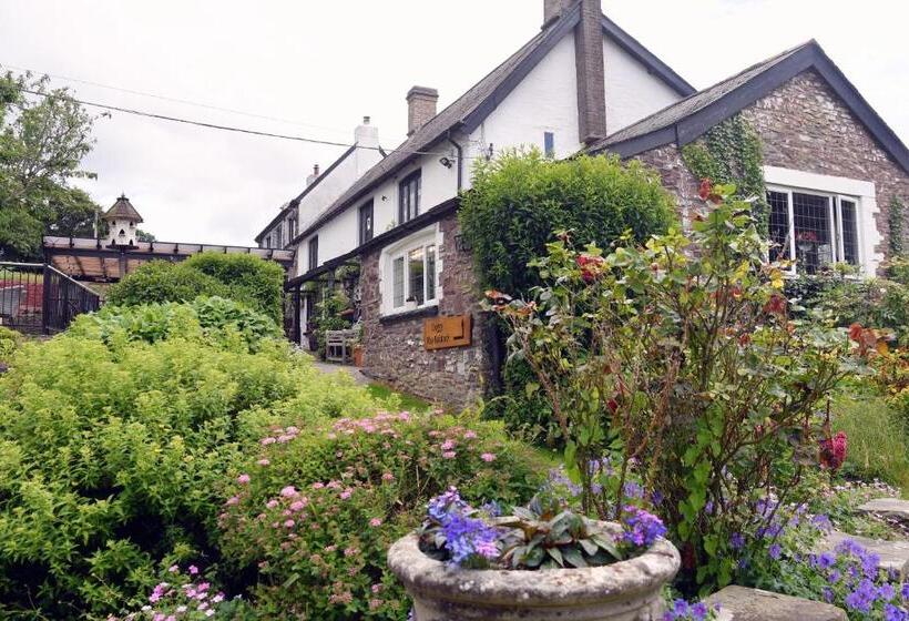 בית מלון כפרי The Greyhound Inn And